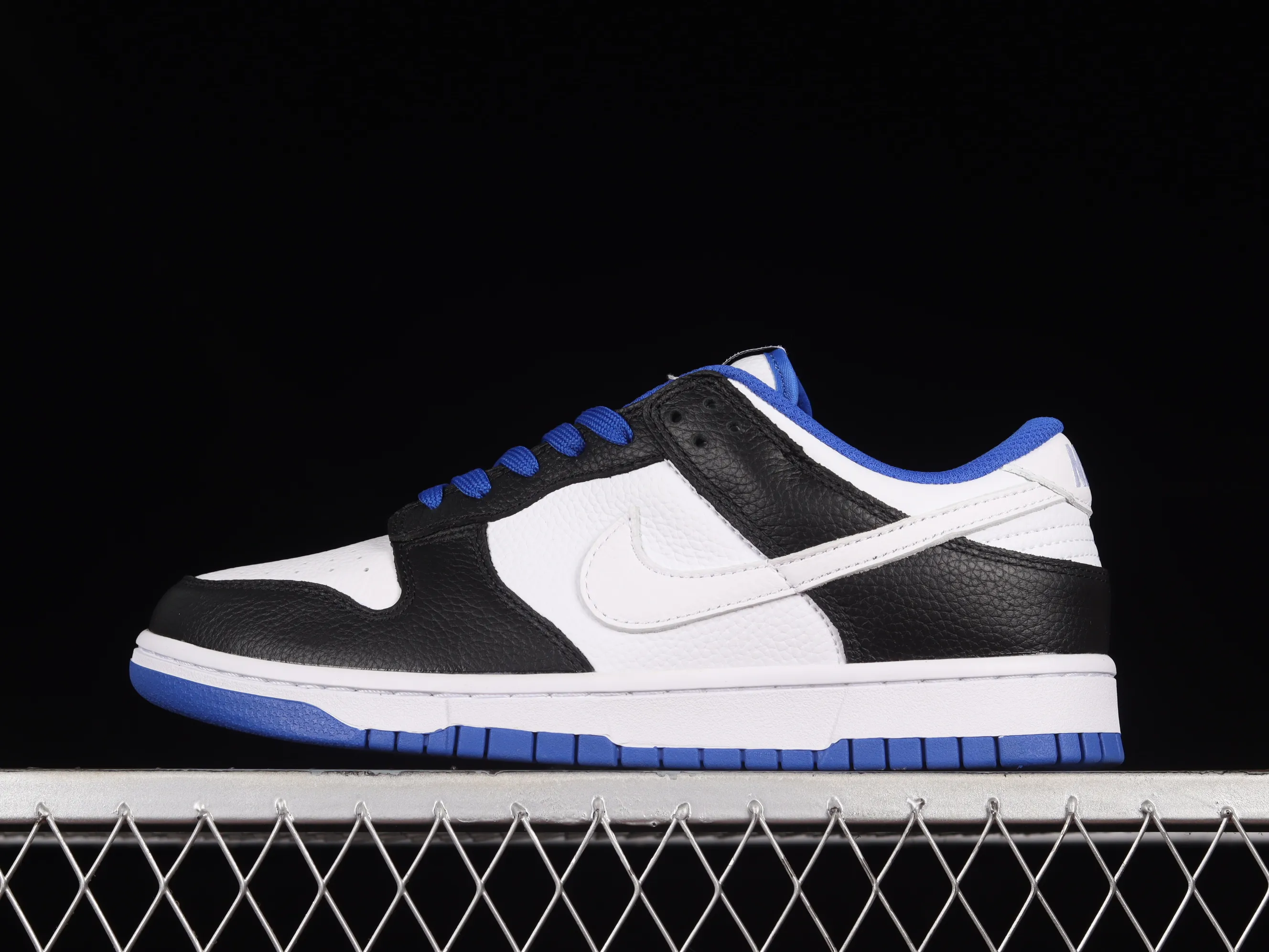 All categories Nk SB Dunk series Nk SB Dunk Low low-top sneakers Nk Dunk Low black and white blue panda SB smashed backboard fashion casual sneakers FD9064-110